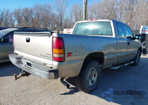 2002 Chevrolet Silverado 1500 Ls z USA, uszkodzony, nr VIN 2GCEK19T721204627